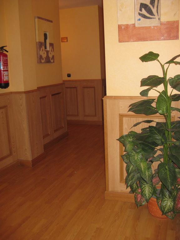 Puerta Del Sol Hotel ซิวดัด-โรดรีโก ภายนอก รูปภาพ